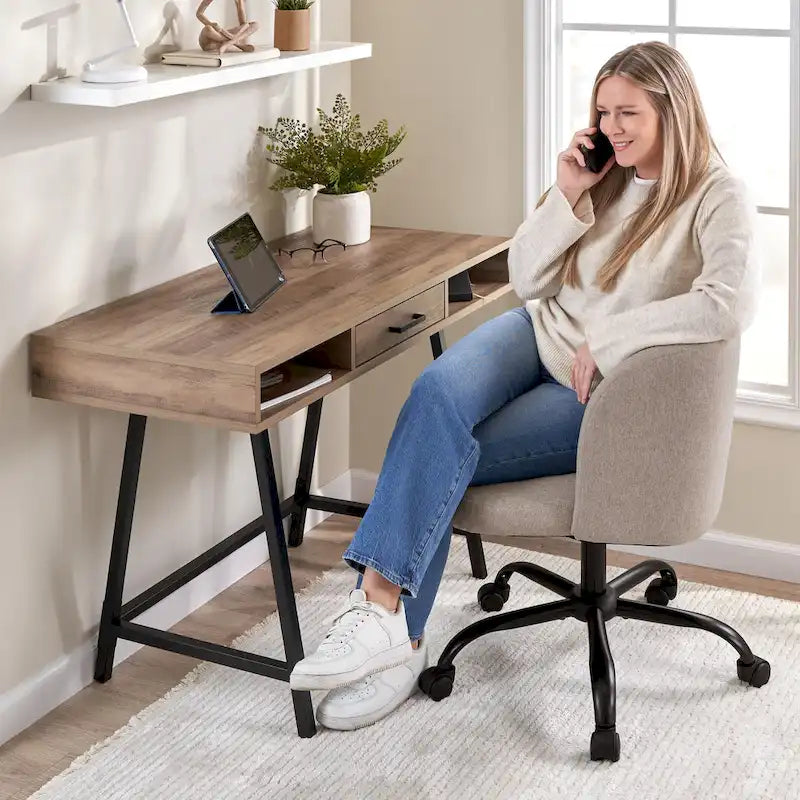 Set di scrivania e sedia Steele Small di Bush Furniture per l'ufficio domestico