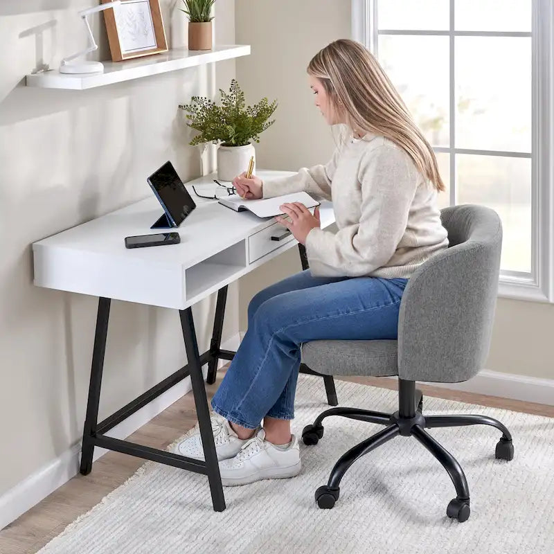 Set di scrivania e sedia Steele Small di Bush Furniture per l'ufficio domestico