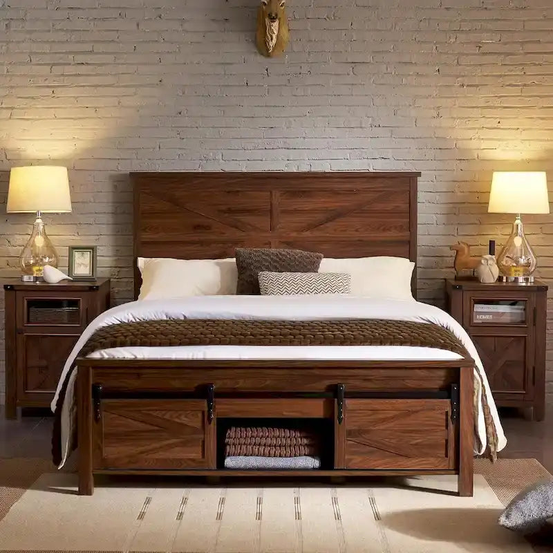 Letto matrimoniale in legno stile fattoria, con armadi e testiera