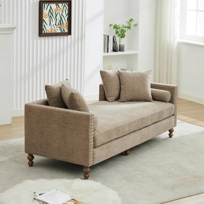 Comoda chaise longue imbottita con varie caratteristiche per il relax