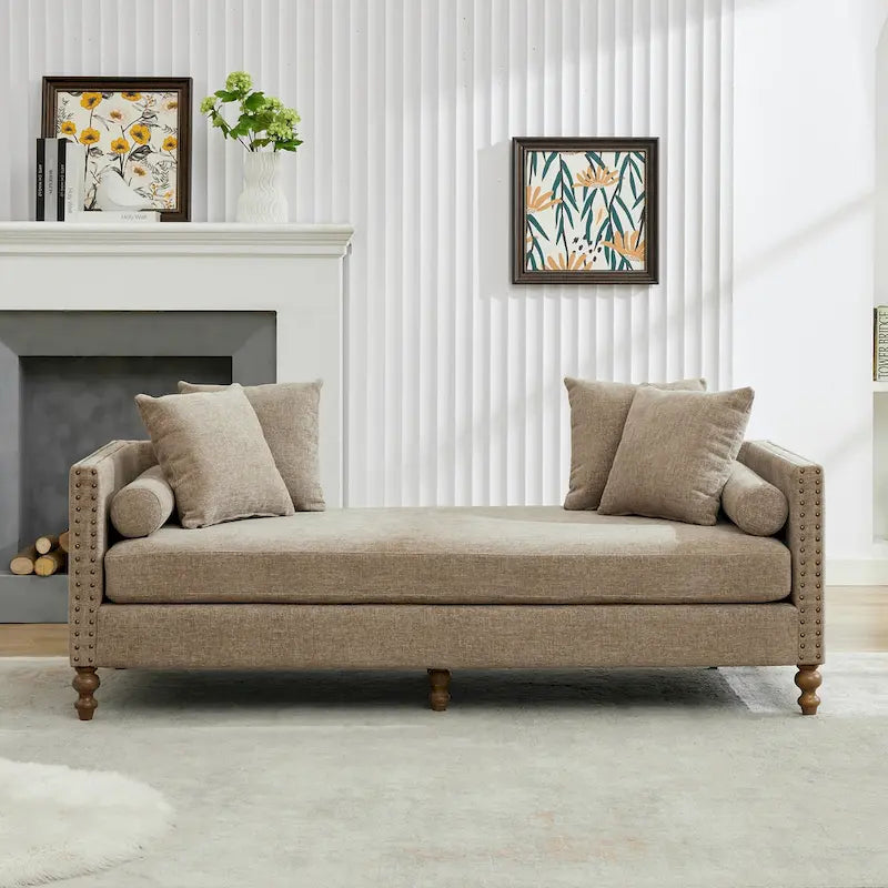 Comoda chaise longue imbottita con varie caratteristiche per il relax