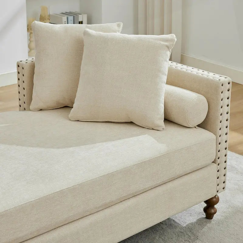 Comoda chaise longue imbottita con varie caratteristiche per il relax