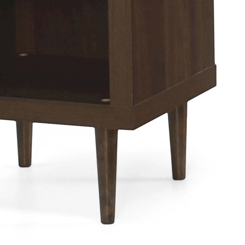 Comodino Nystrom in finto legno con un cassetto di Christopher Knight Home