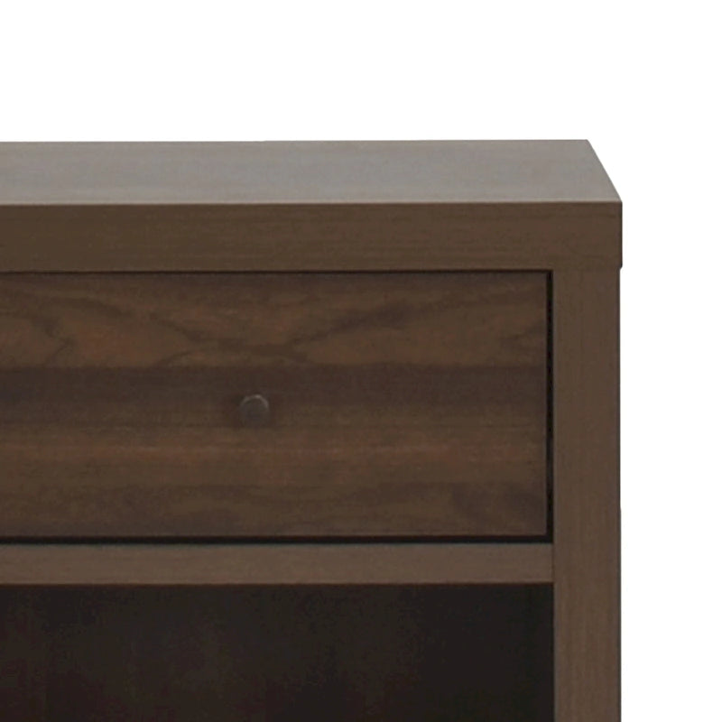 Comodino Nystrom in finto legno con un cassetto di Christopher Knight Home