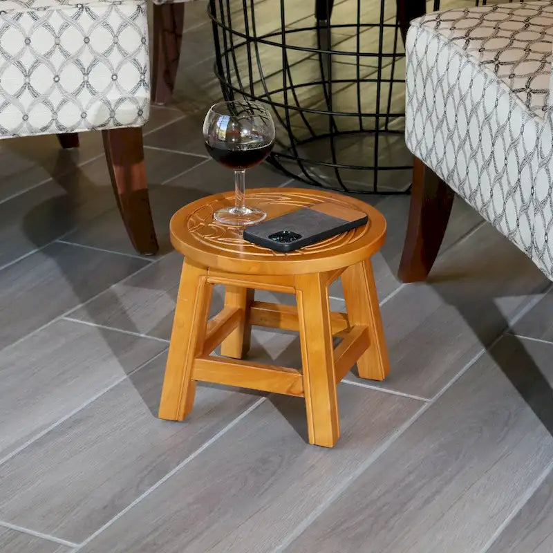 Sgabello in legno intagliato Fairplay di DTY Indoor Living