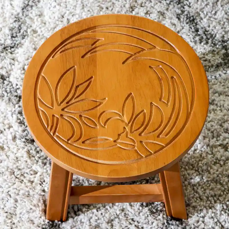 Sgabello in legno intagliato Fairplay di DTY Indoor Living