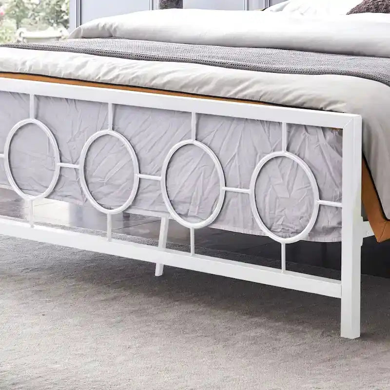 Letto matrimoniale moderno Francoise in ferro di Christopher Knight Home