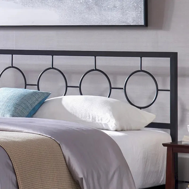 Letto matrimoniale moderno Francoise in ferro di Christopher Knight Home