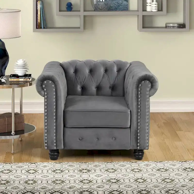 Poltrona Chesterfield in velluto Morden Fort, poltrona imbottita con bottoni, borchie e gambe in legno massello per soggiorno