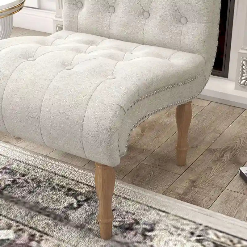 Poltrona imbottita con braccioli per camera da letto e soggiorno, con gambe in legno