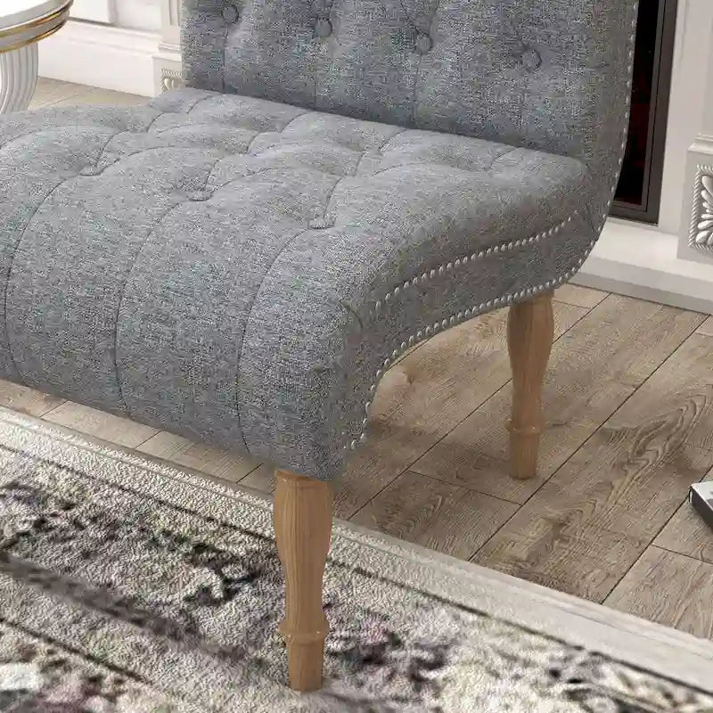 Poltrona imbottita con braccioli per camera da letto e soggiorno, con gambe in legno