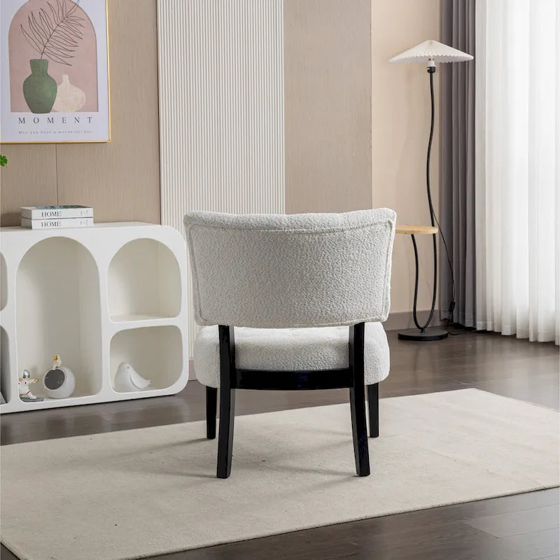 Poltrona oversize con motivo a pantofola trapuntata McRee di Porch &amp; Den