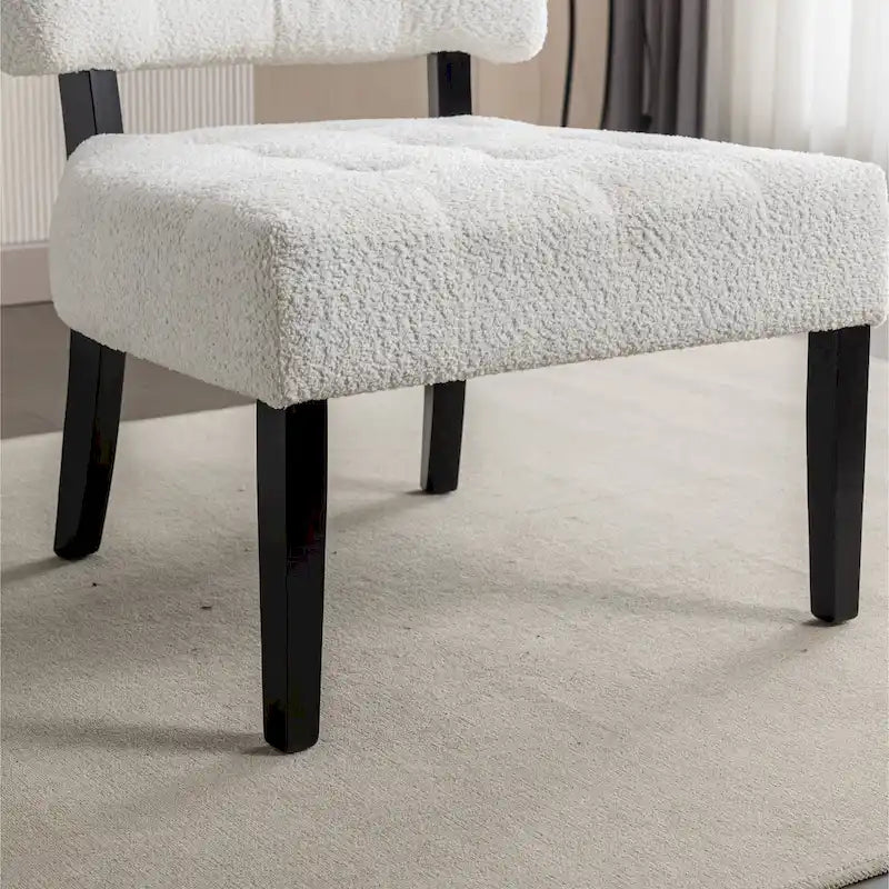 Poltrona oversize con motivo a pantofola trapuntata McRee di Porch &amp; Den
