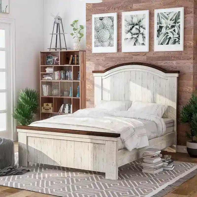 Set da camera da letto Ynez Farmhouse in pino bianco con 4 pannelli e porta USB di Furniture of America