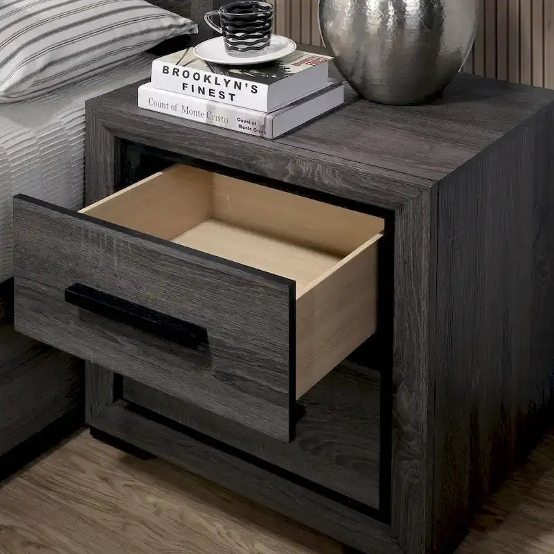 Set da camera da letto Rothwell Contemporary Grey Wood con 3 pannelli e ripiani di Furniture of America