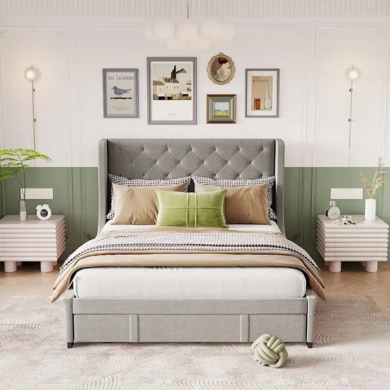 Letto matrimoniale imbottito con testiera Wingback e un grande cassetto
