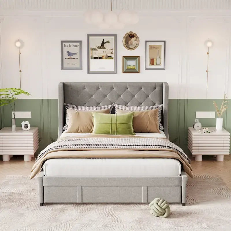 Letto matrimoniale imbottito con testiera Wingback e un grande cassetto