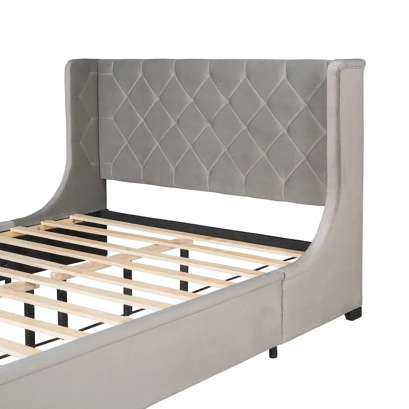 Letto matrimoniale imbottito con testiera Wingback e un grande cassetto