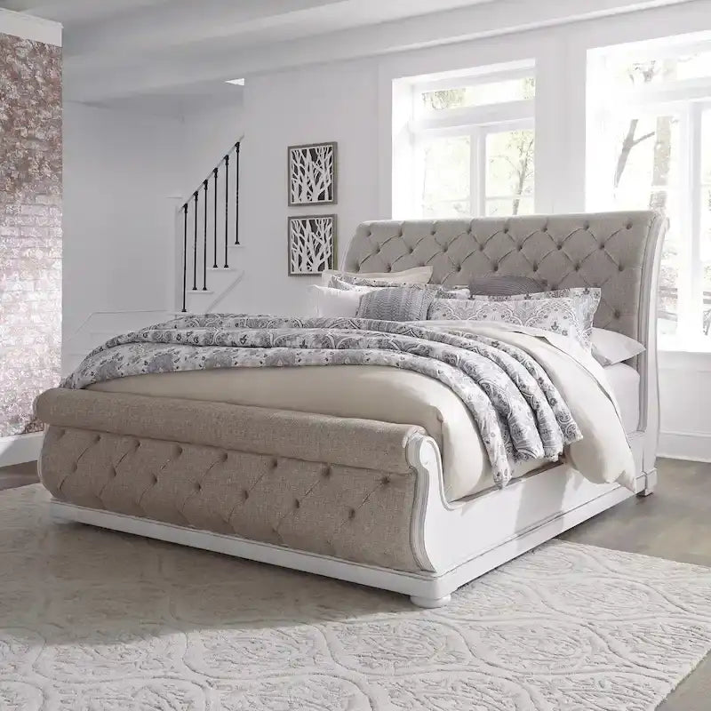 Letto a slitta imbottito California King Magnolia Manor Antique White Weathered Bark