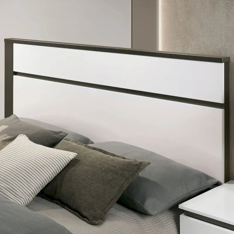 Letto a piattaforma moderno bianco a 2 cassetti Conjira di Furniture of America